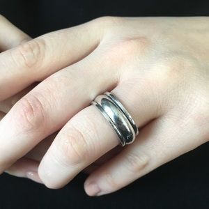 Sterling silver band spinner ring